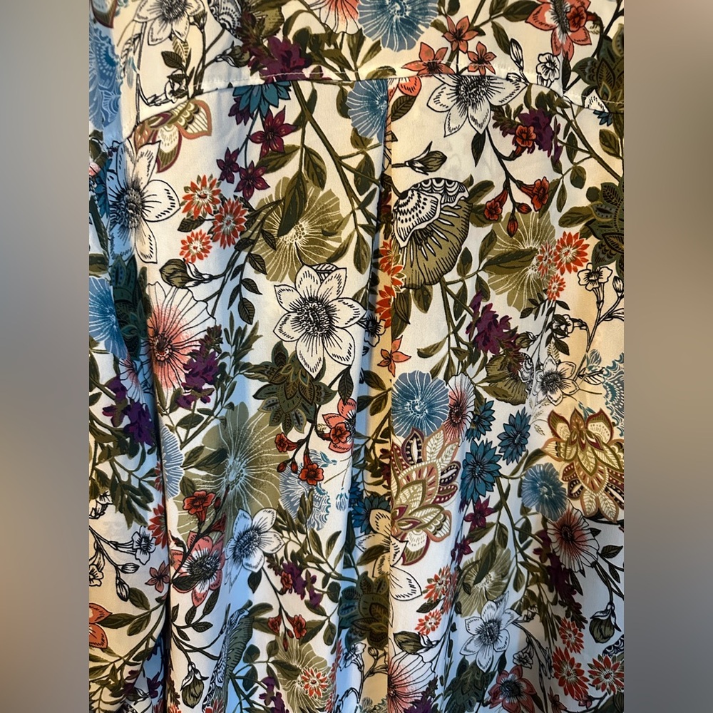 Spense Multicolor Floral Tunic style shirt, semi-sheer. - Picture 9 of 10